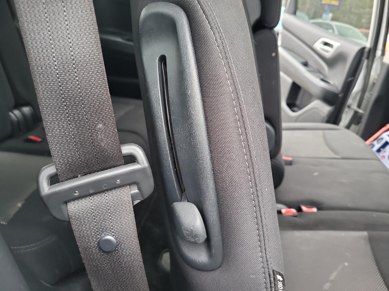 Nissan Pathfinder SV 4WD 2020