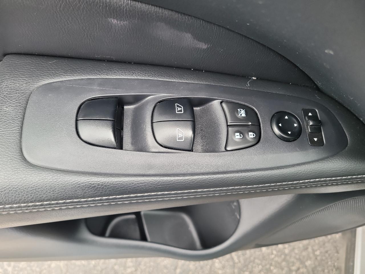 Nissan Pathfinder SV 4WD 2020