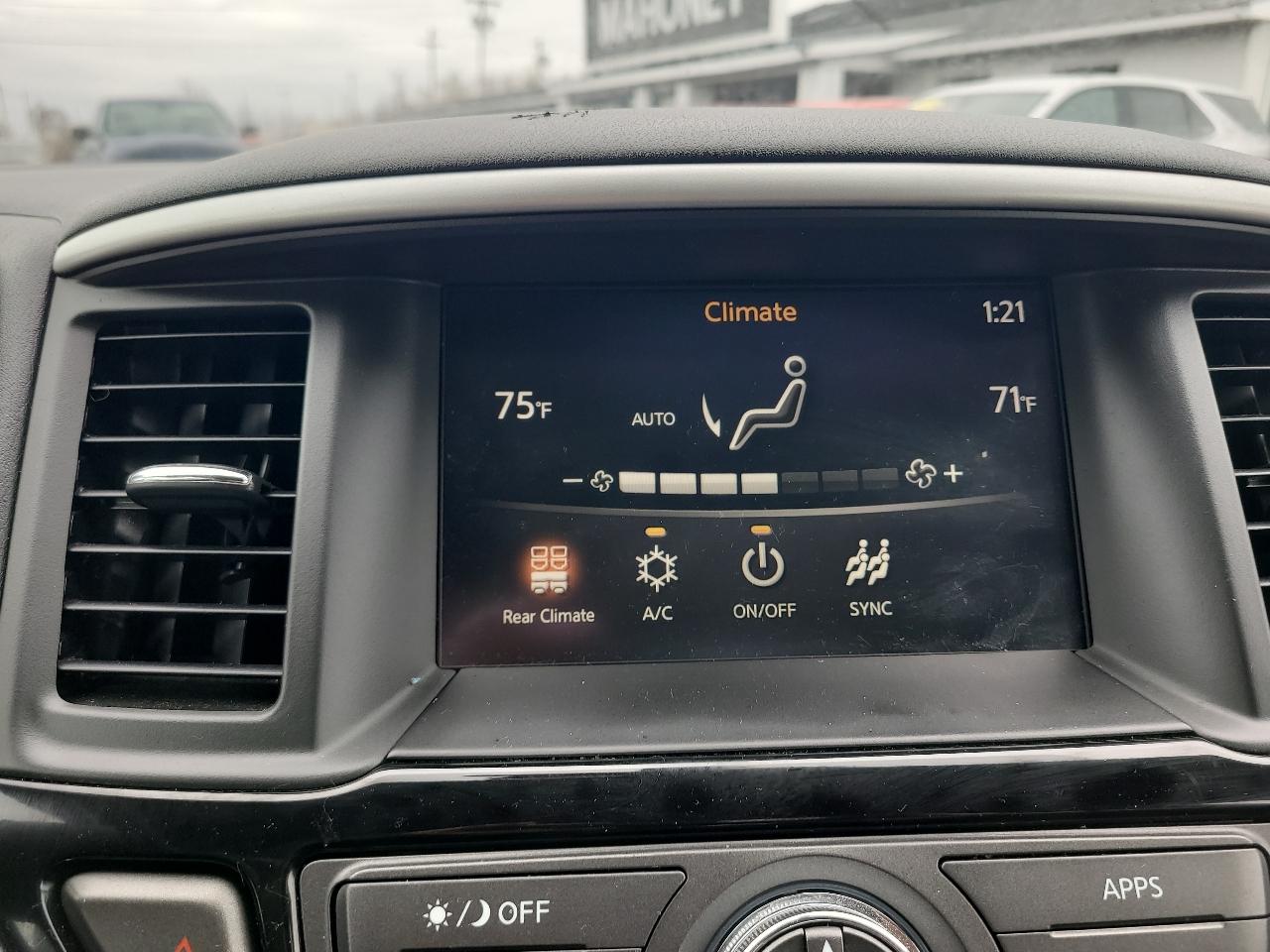 Nissan Pathfinder SV 4WD 2020