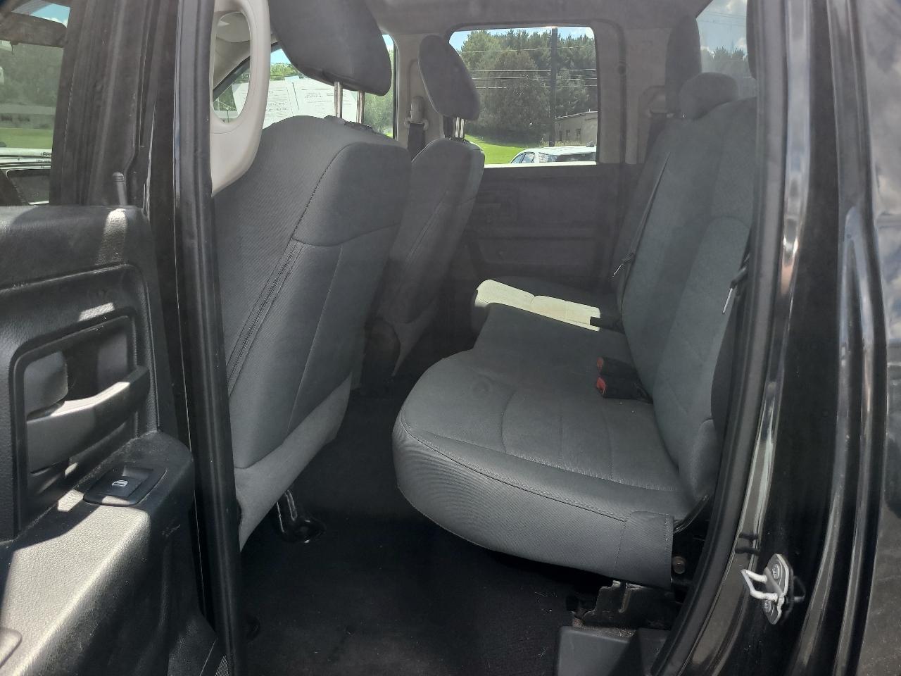 RAM 1500 Express 4x4 Quad Cab 6'4" Box 2018