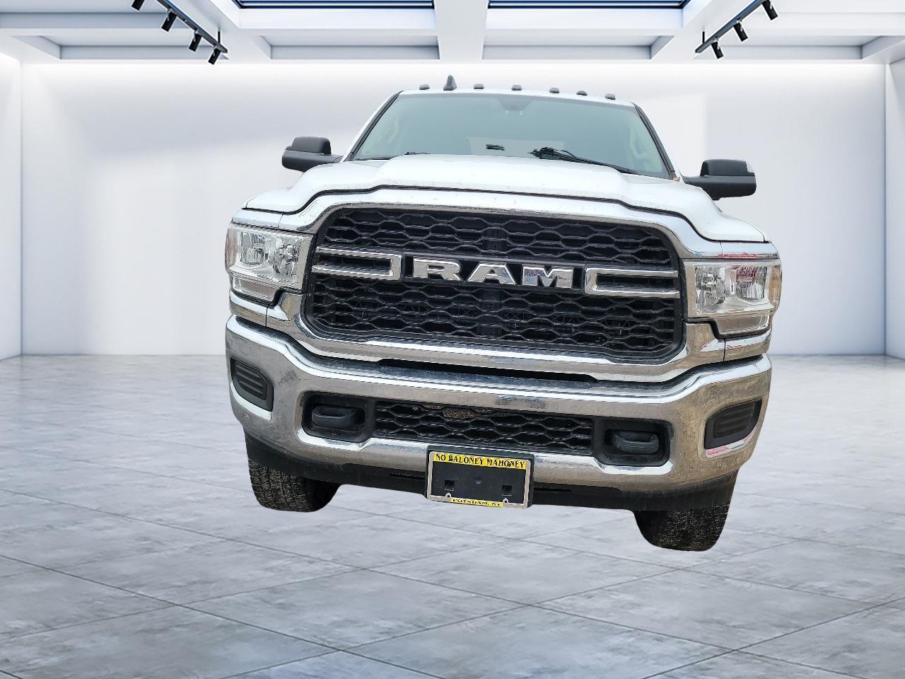 RAM 2500 Tradesman 4x4 Crew Cab 6'4" Box 2019