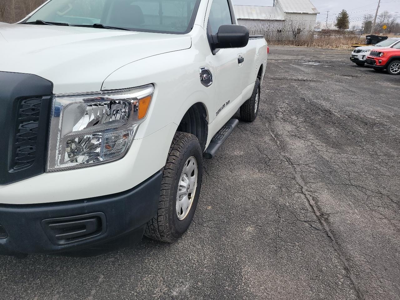 Nissan Titan SV Regular Cab 4WD 2018