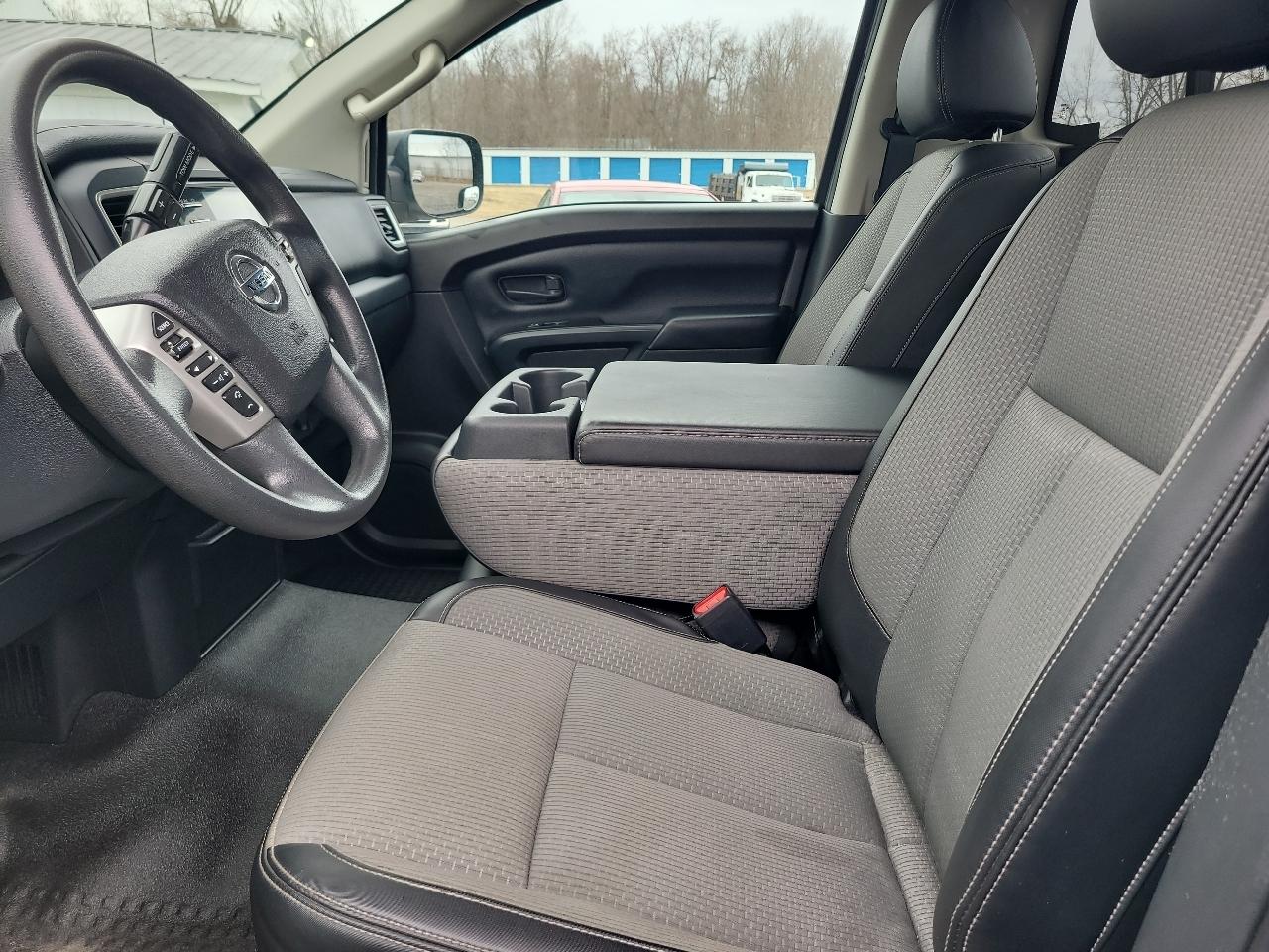 Nissan Titan SV Regular Cab 4WD 2018