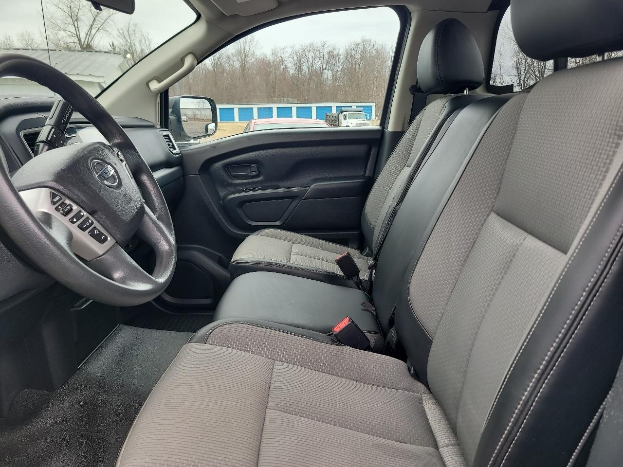 Nissan Titan SV Regular Cab 4WD 2018