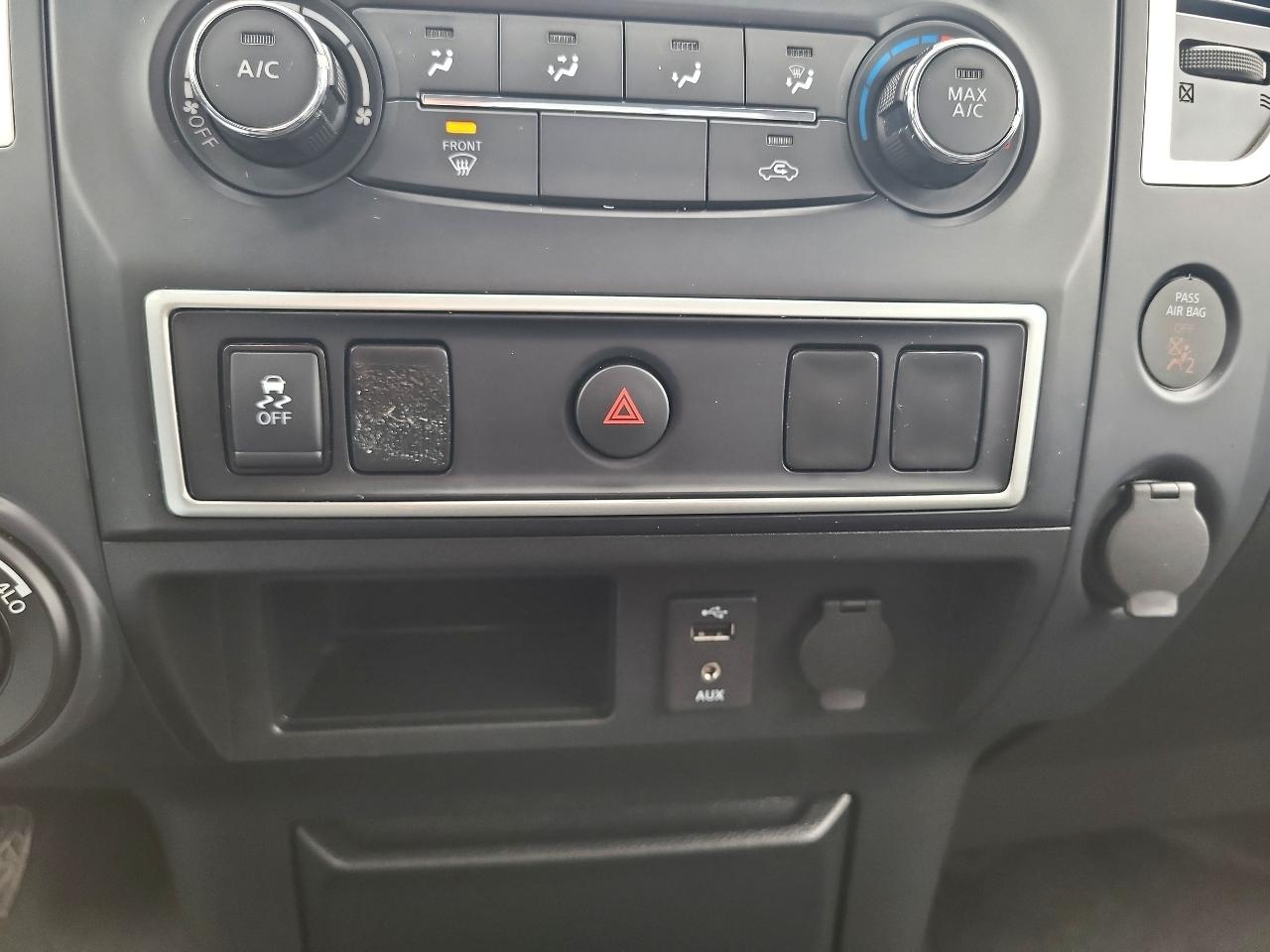 Nissan Titan SV Regular Cab 4WD 2018