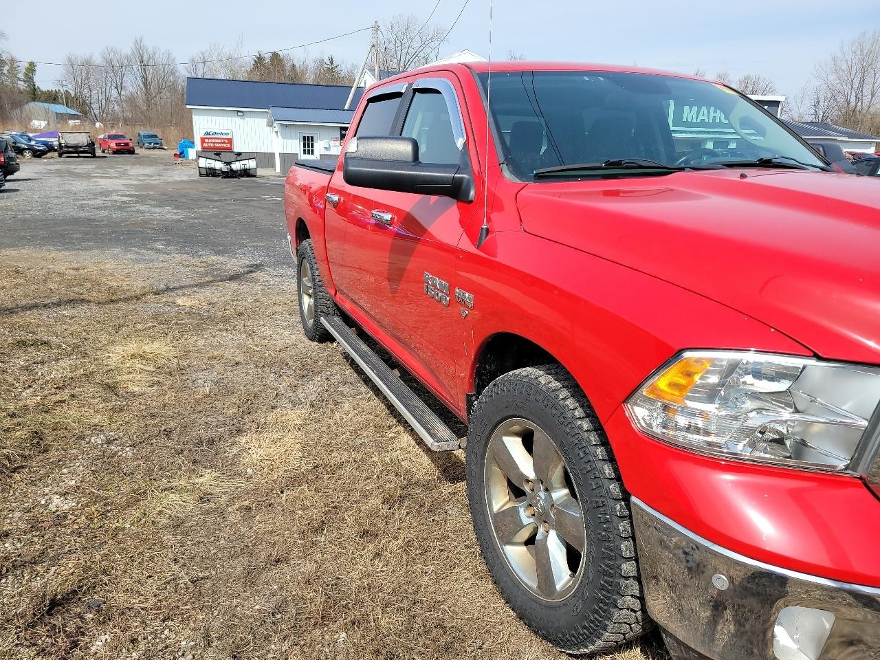 RAM 1500 SLT Crew Cab SWB 4WD 2015