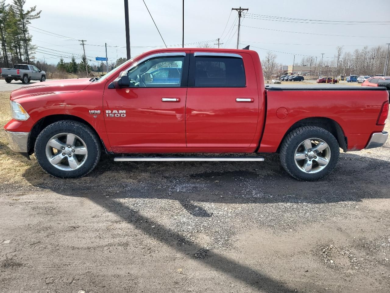 RAM 1500 SLT Crew Cab SWB 4WD 2015