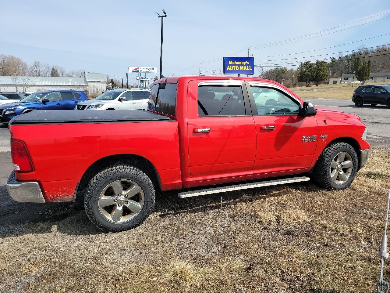 RAM 1500 SLT Crew Cab SWB 4WD 2015