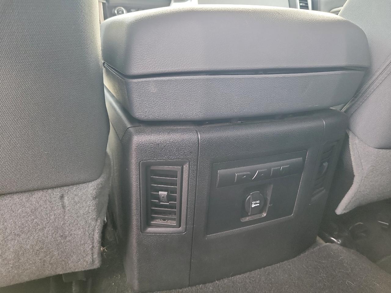 RAM 1500 SLT Crew Cab SWB 4WD 2015