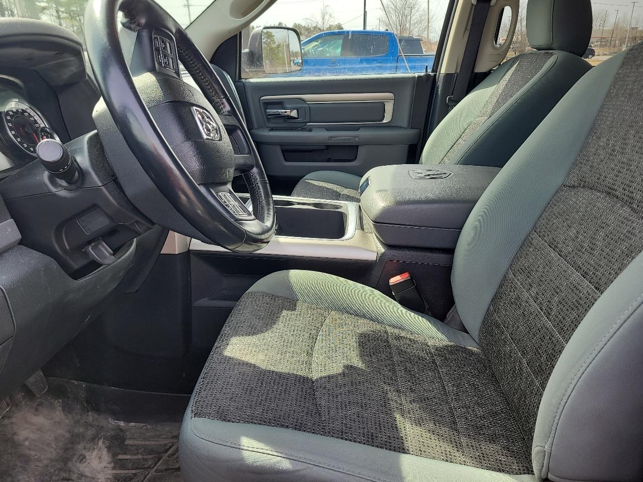 RAM 1500 SLT Crew Cab SWB 4WD 2015