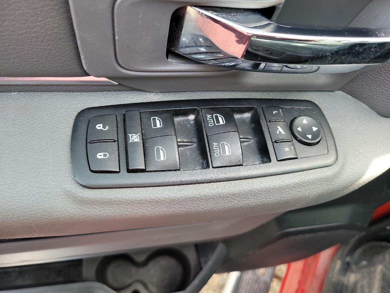 RAM 1500 SLT Crew Cab SWB 4WD 2015