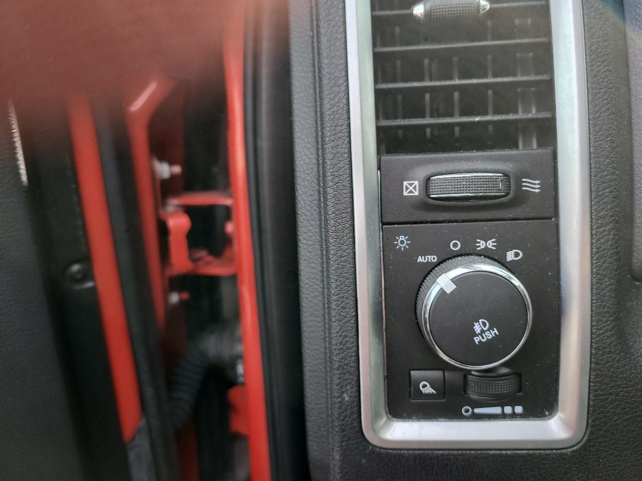 RAM 1500 SLT Crew Cab SWB 4WD 2015