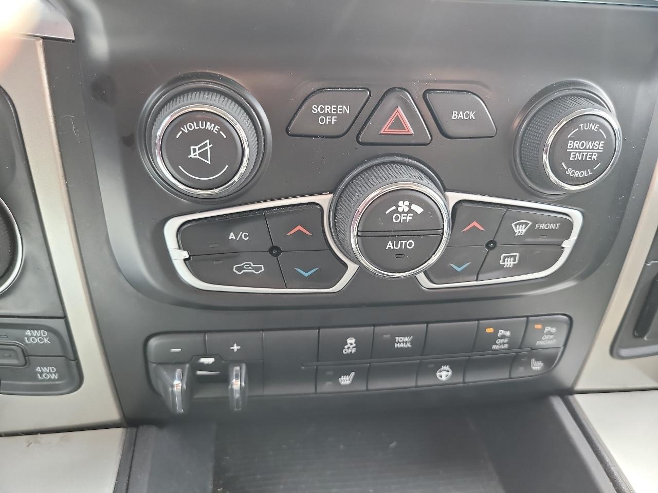 RAM 1500 SLT Crew Cab SWB 4WD 2015