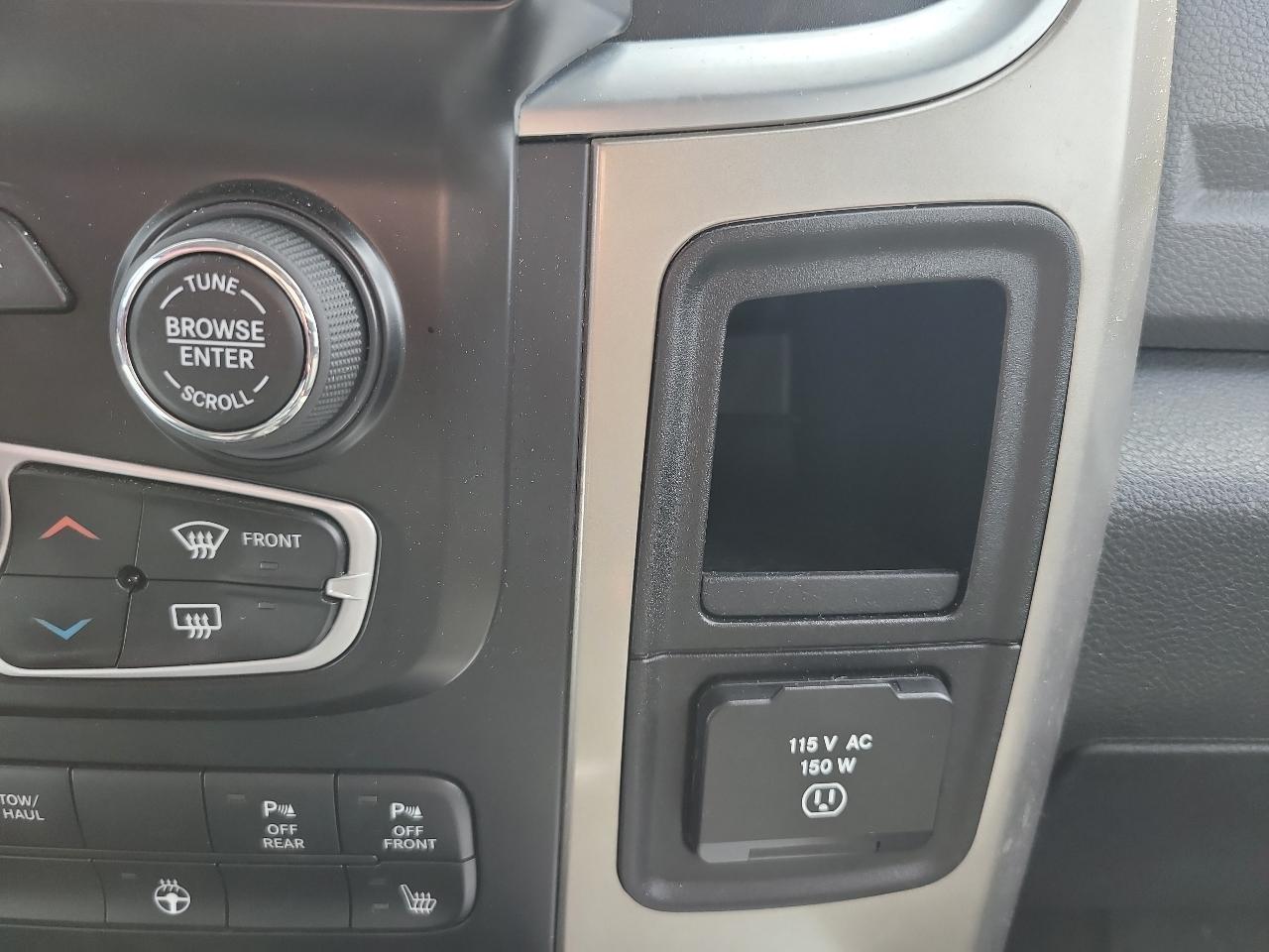 RAM 1500 SLT Crew Cab SWB 4WD 2015