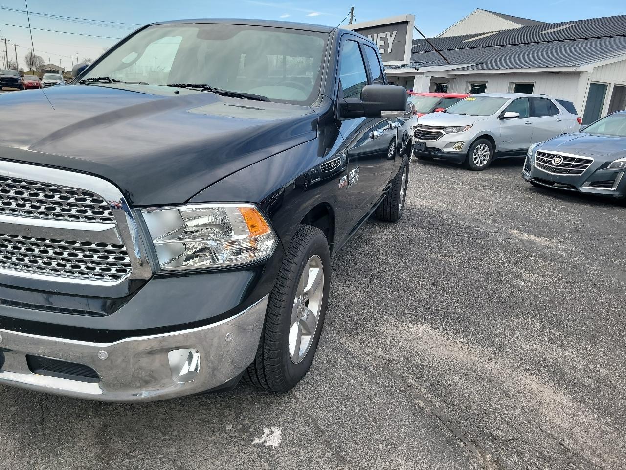 RAM 1500 SLT Quad Cab 4WD 2016