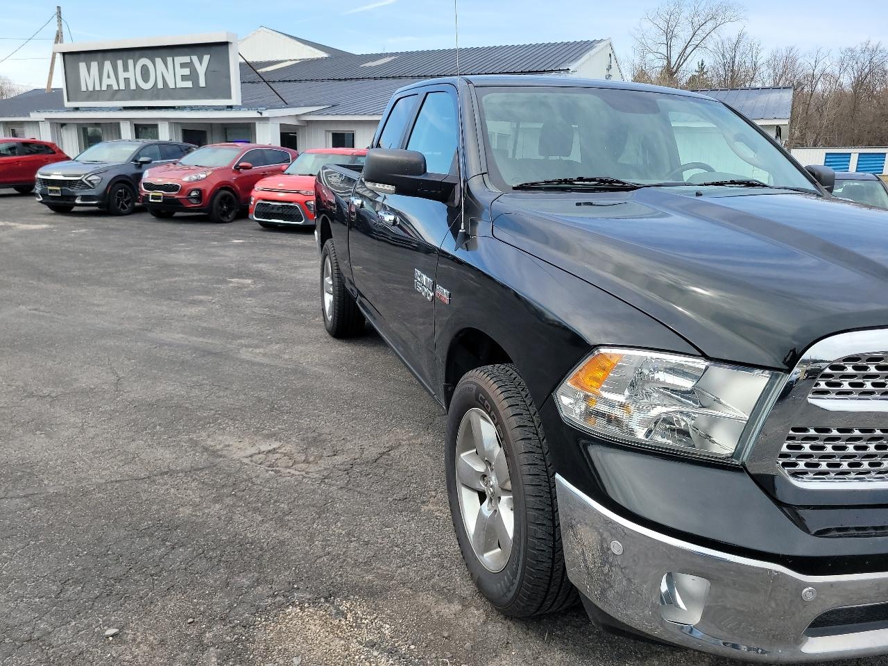 RAM 1500 SLT Quad Cab 4WD 2016
