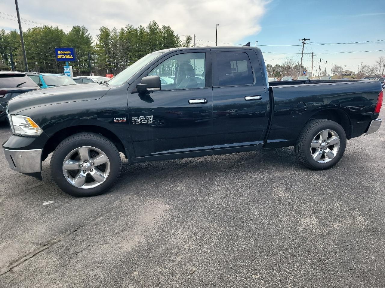 RAM 1500 SLT Quad Cab 4WD 2016