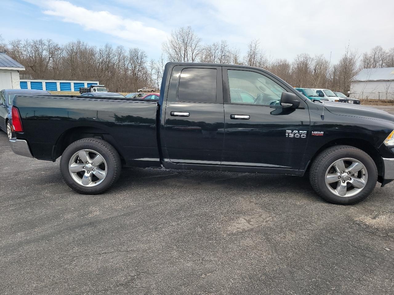 RAM 1500 SLT Quad Cab 4WD 2016