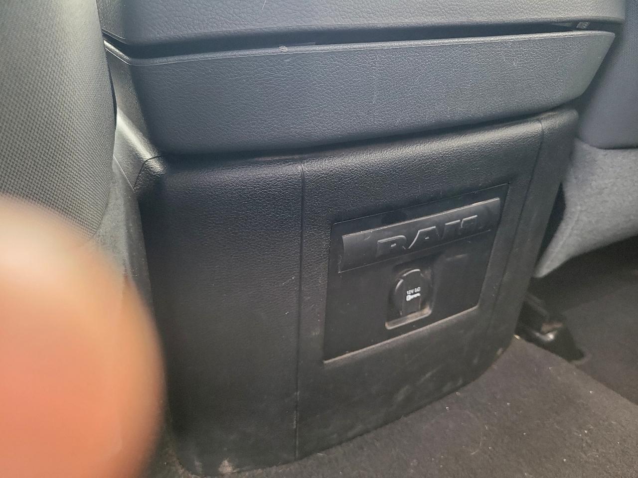 RAM 1500 SLT Quad Cab 4WD 2016