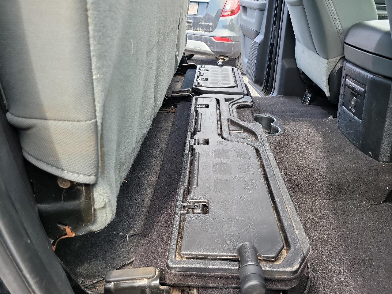 RAM 1500 SLT Quad Cab 4WD 2016