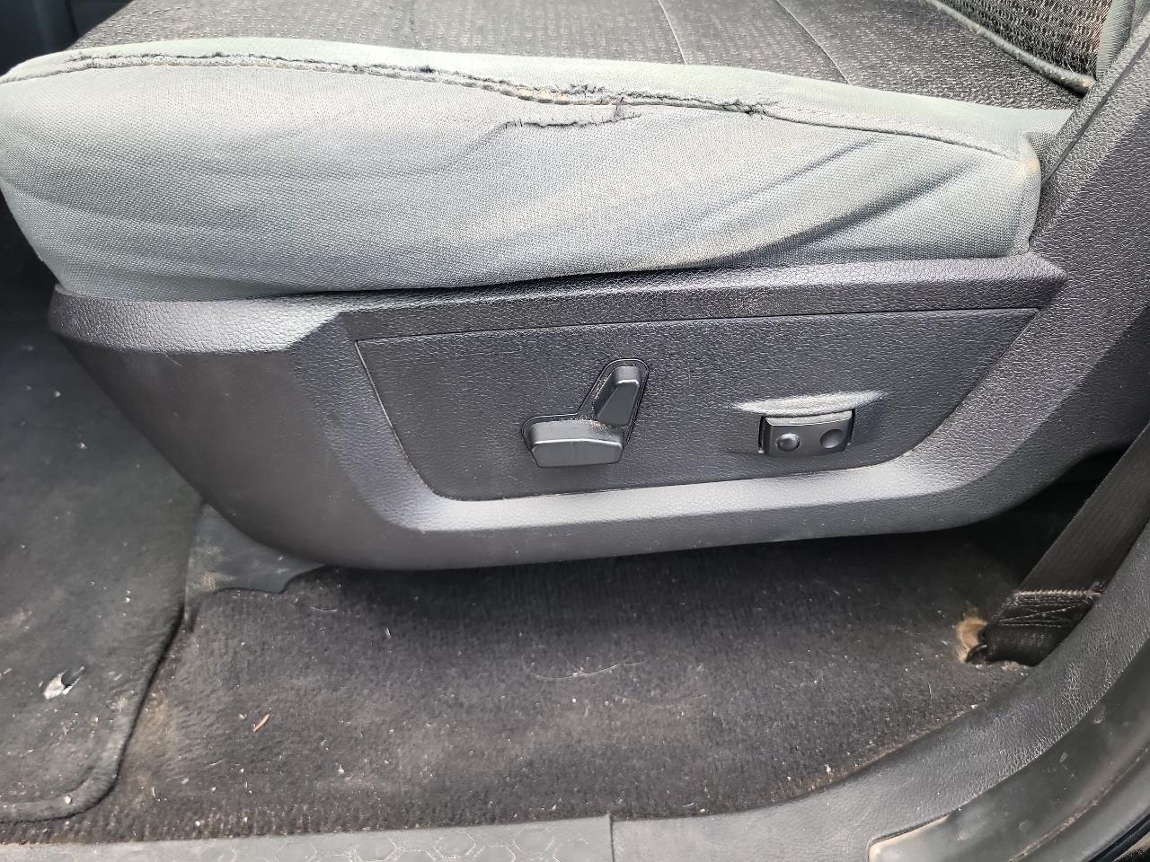 RAM 1500 SLT Quad Cab 4WD 2016