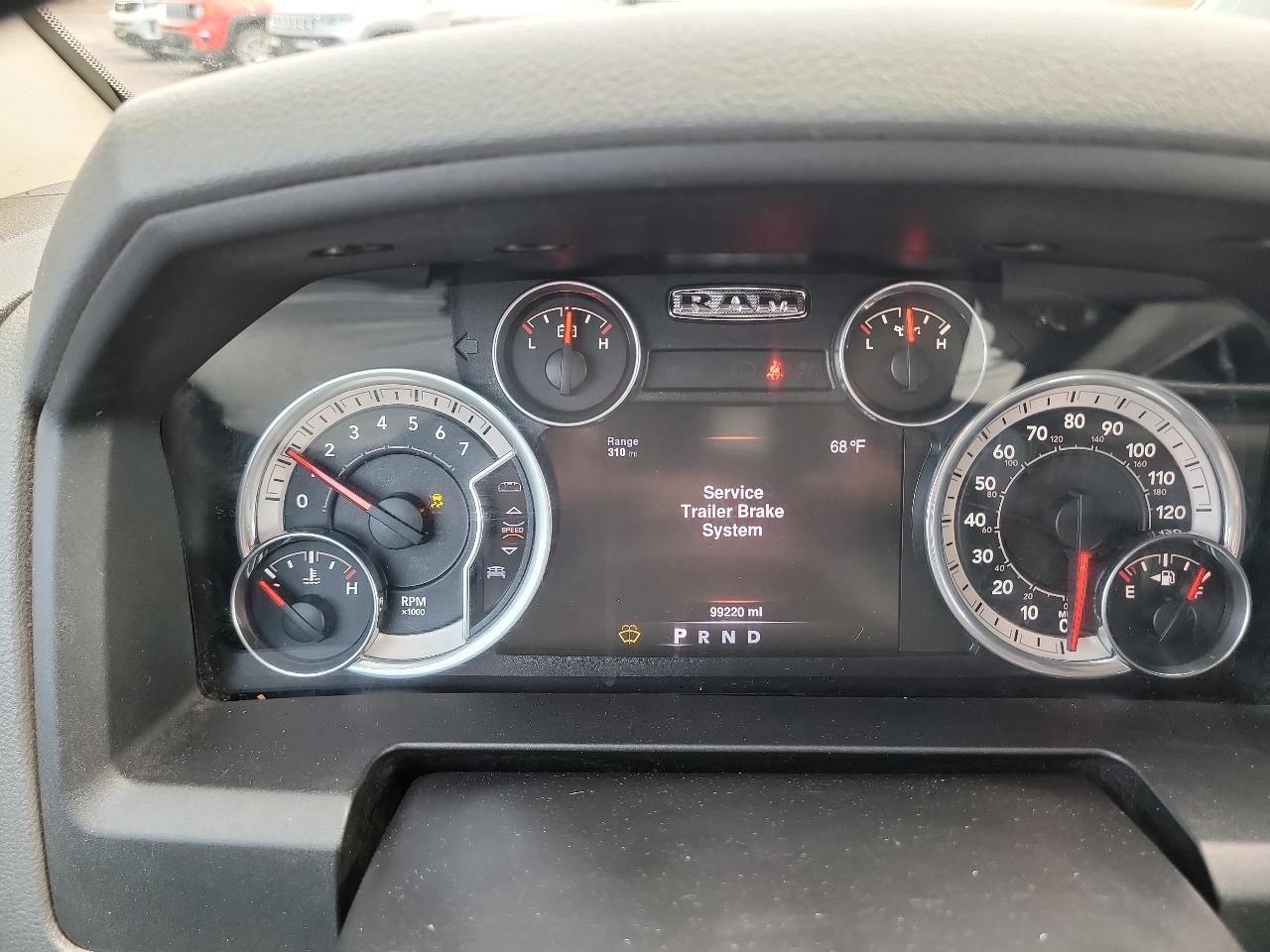 RAM 1500 SLT Quad Cab 4WD 2016