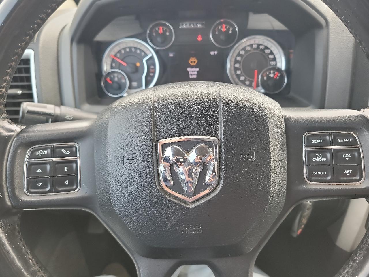 RAM 1500 SLT Quad Cab 4WD 2016