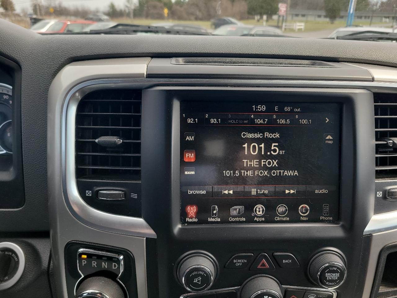 RAM 1500 SLT Quad Cab 4WD 2016