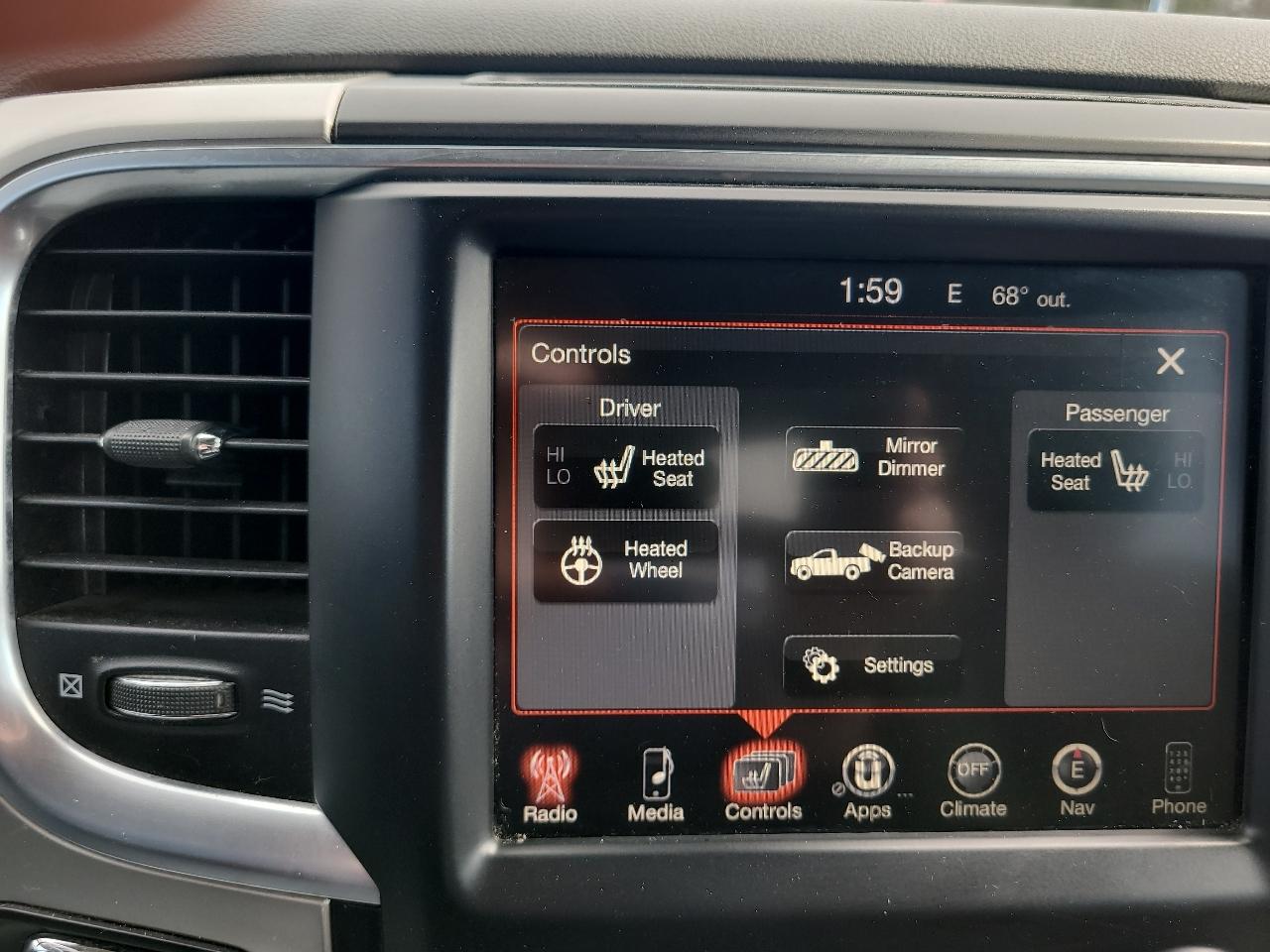 RAM 1500 SLT Quad Cab 4WD 2016