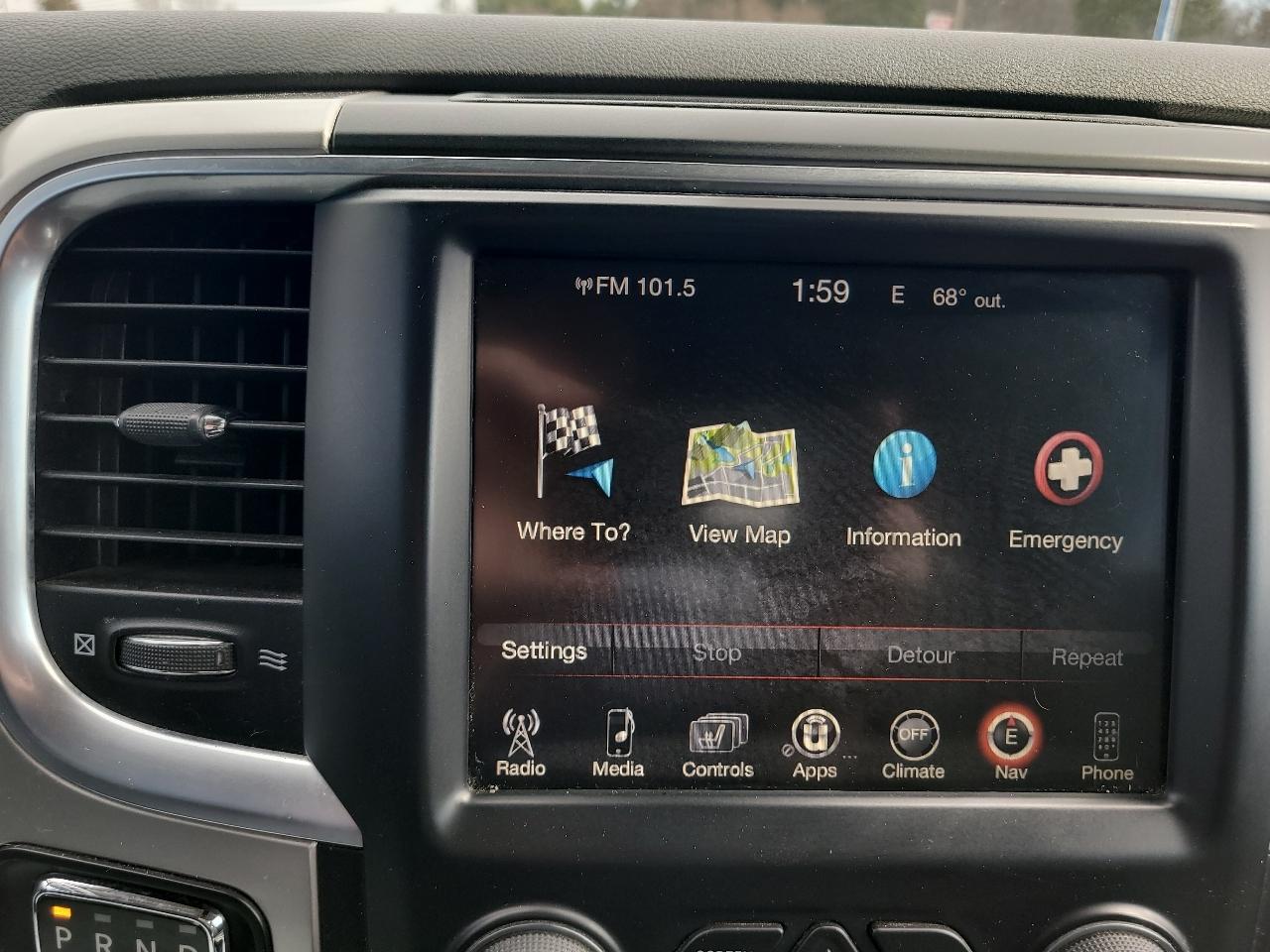 RAM 1500 SLT Quad Cab 4WD 2016