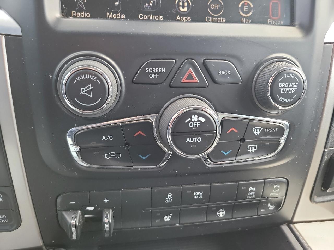 RAM 1500 SLT Quad Cab 4WD 2016