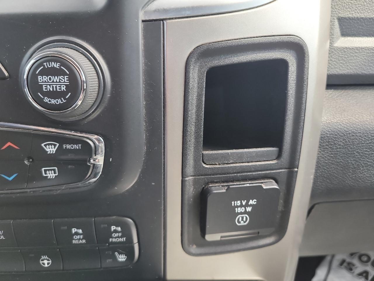 RAM 1500 SLT Quad Cab 4WD 2016