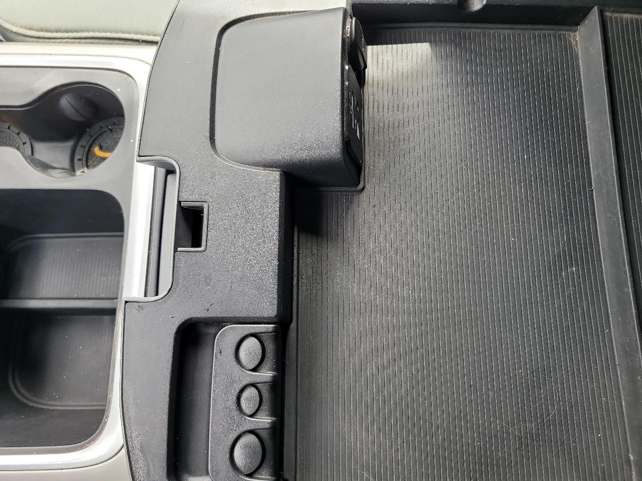 RAM 1500 SLT Quad Cab 4WD 2016