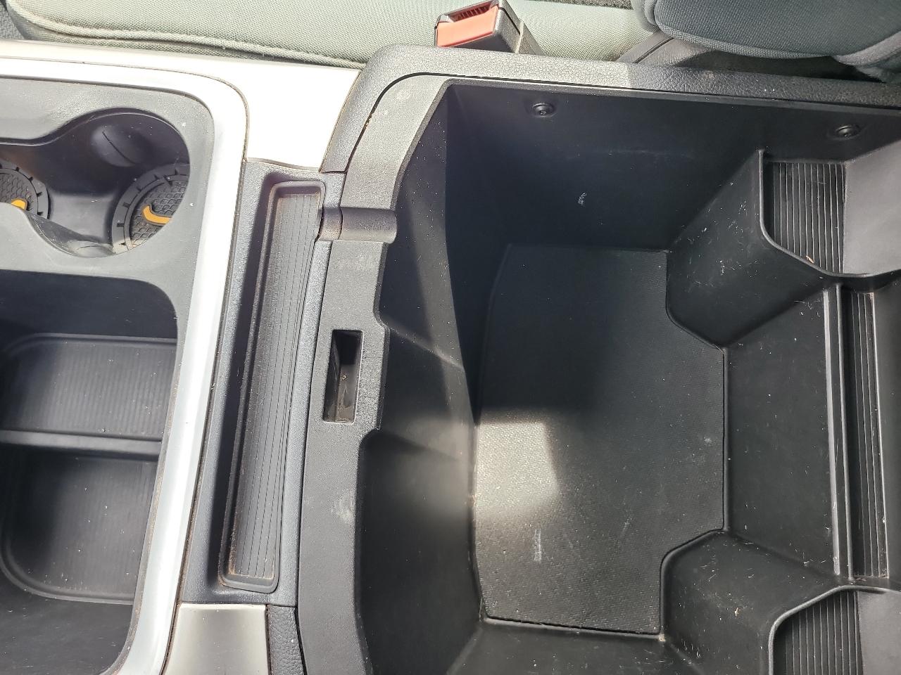 RAM 1500 SLT Quad Cab 4WD 2016