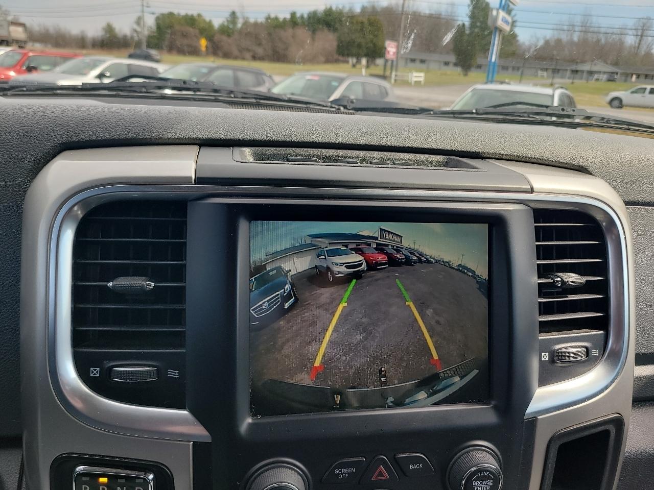 RAM 1500 SLT Quad Cab 4WD 2016