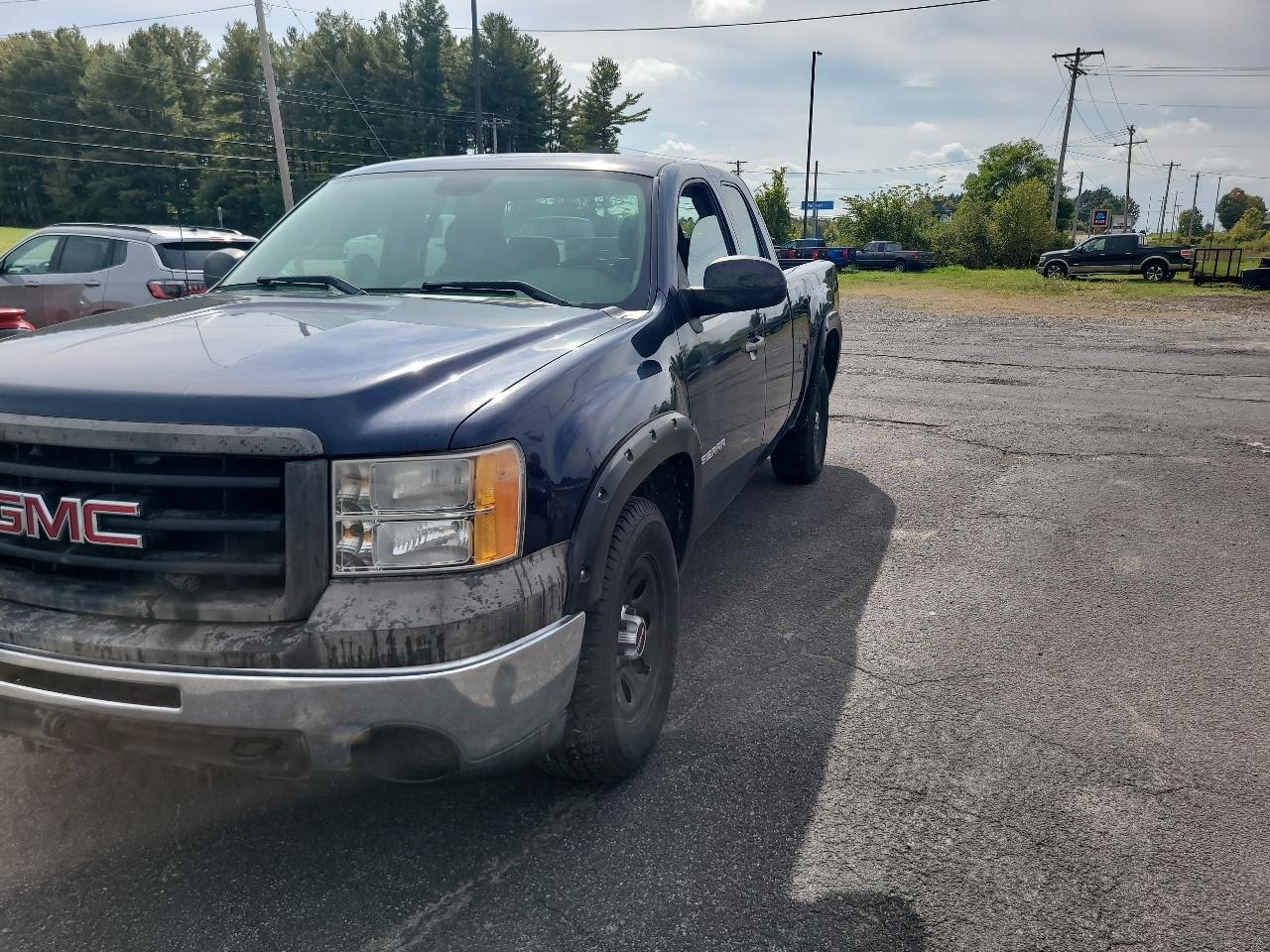 GMC Sierra 1500 4WD Ext Cab 143.5" Work Truck 2011