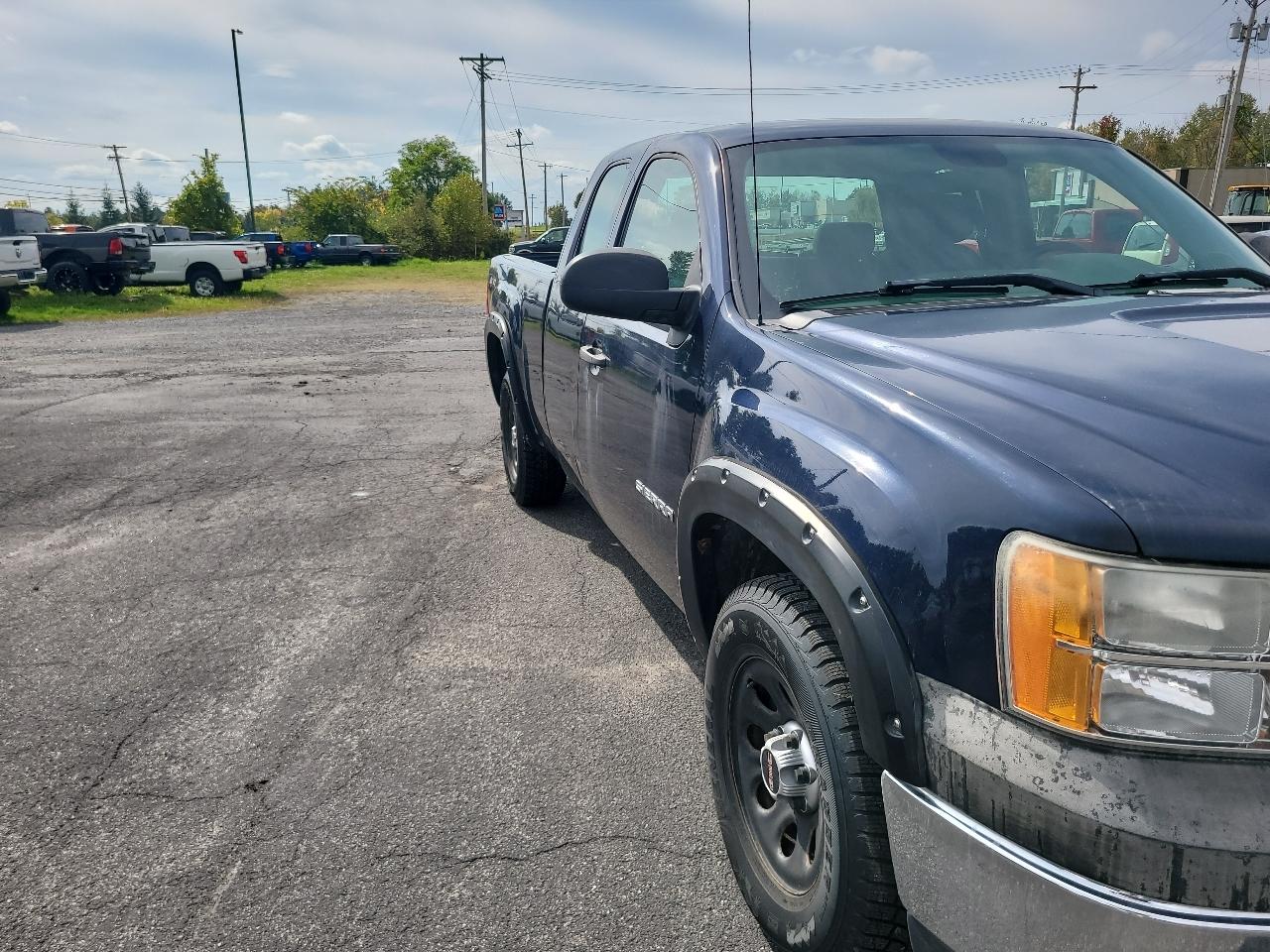 GMC Sierra 1500 4WD Ext Cab 143.5" Work Truck 2011