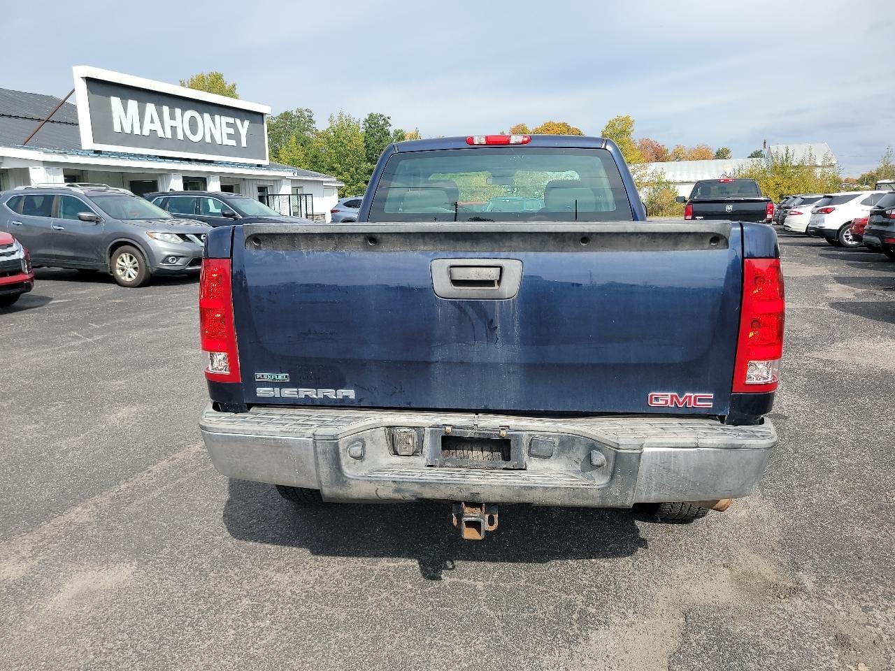 GMC Sierra 1500 4WD Ext Cab 143.5" Work Truck 2011