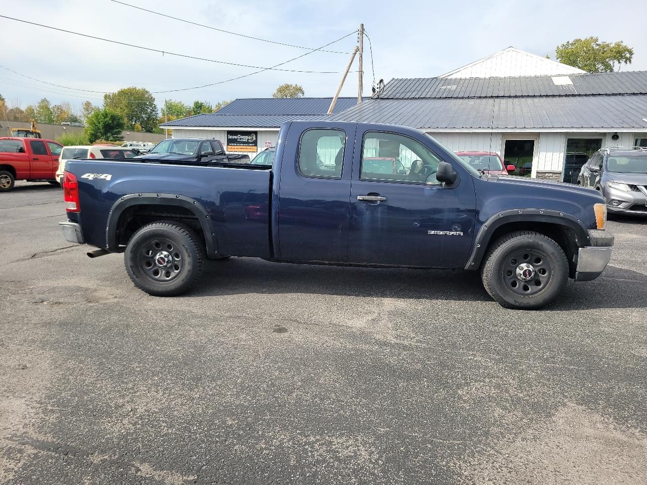 GMC Sierra 1500 4WD Ext Cab 143.5" Work Truck 2011