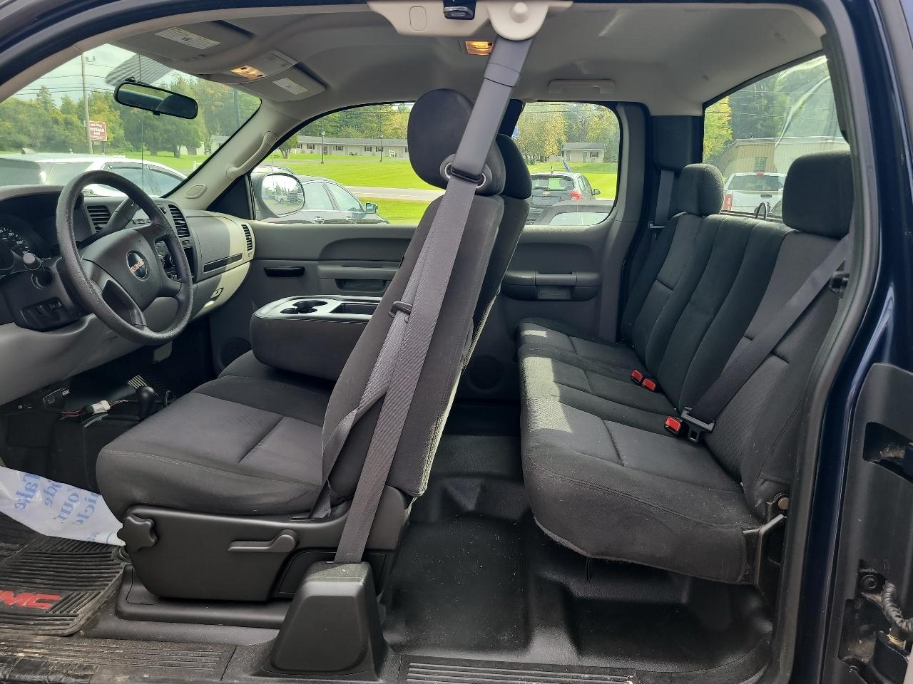 GMC Sierra 1500 4WD Ext Cab 143.5" Work Truck 2011