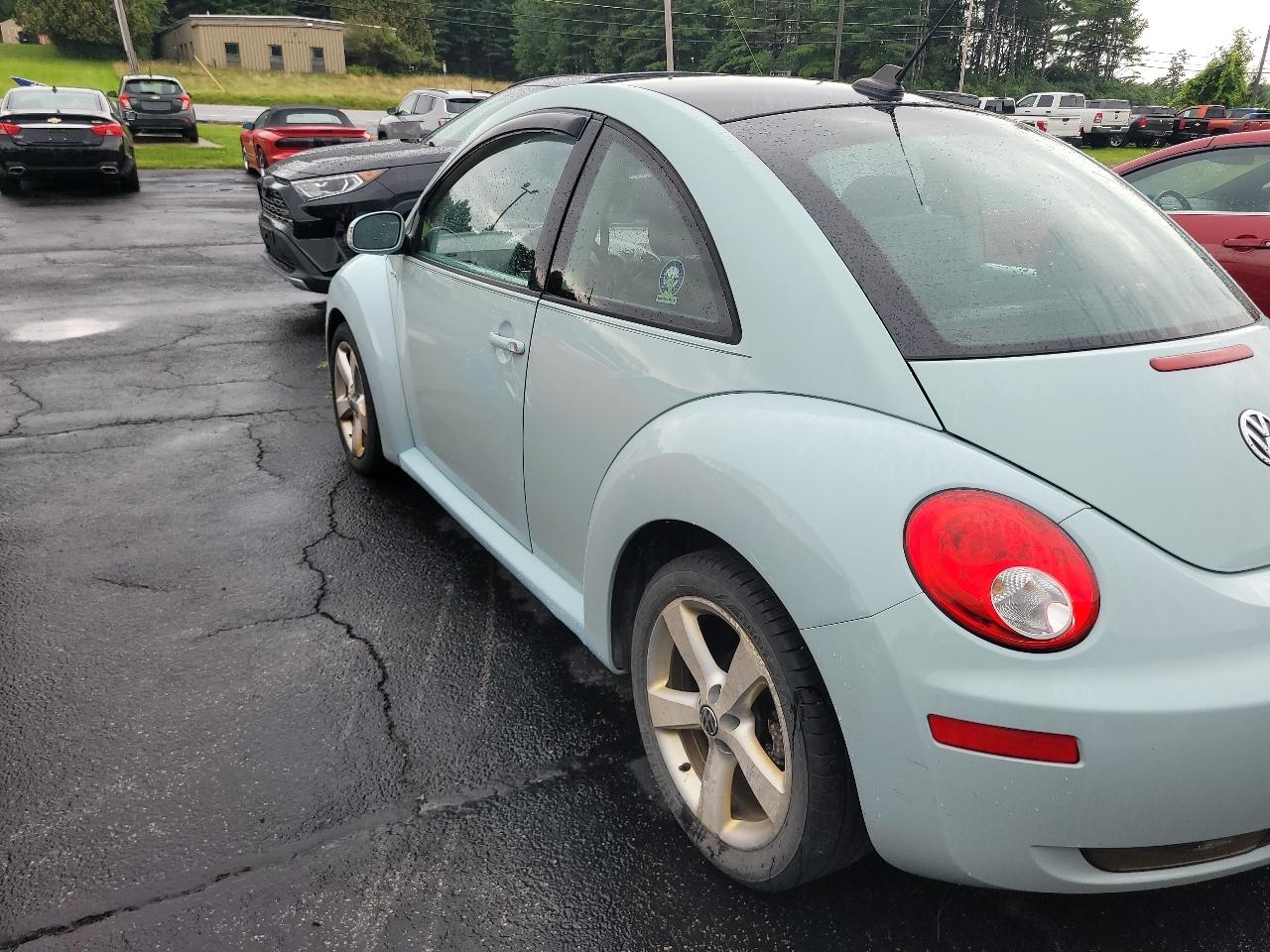 Volkswagen New Beetle 2dr Auto PZEV 2010