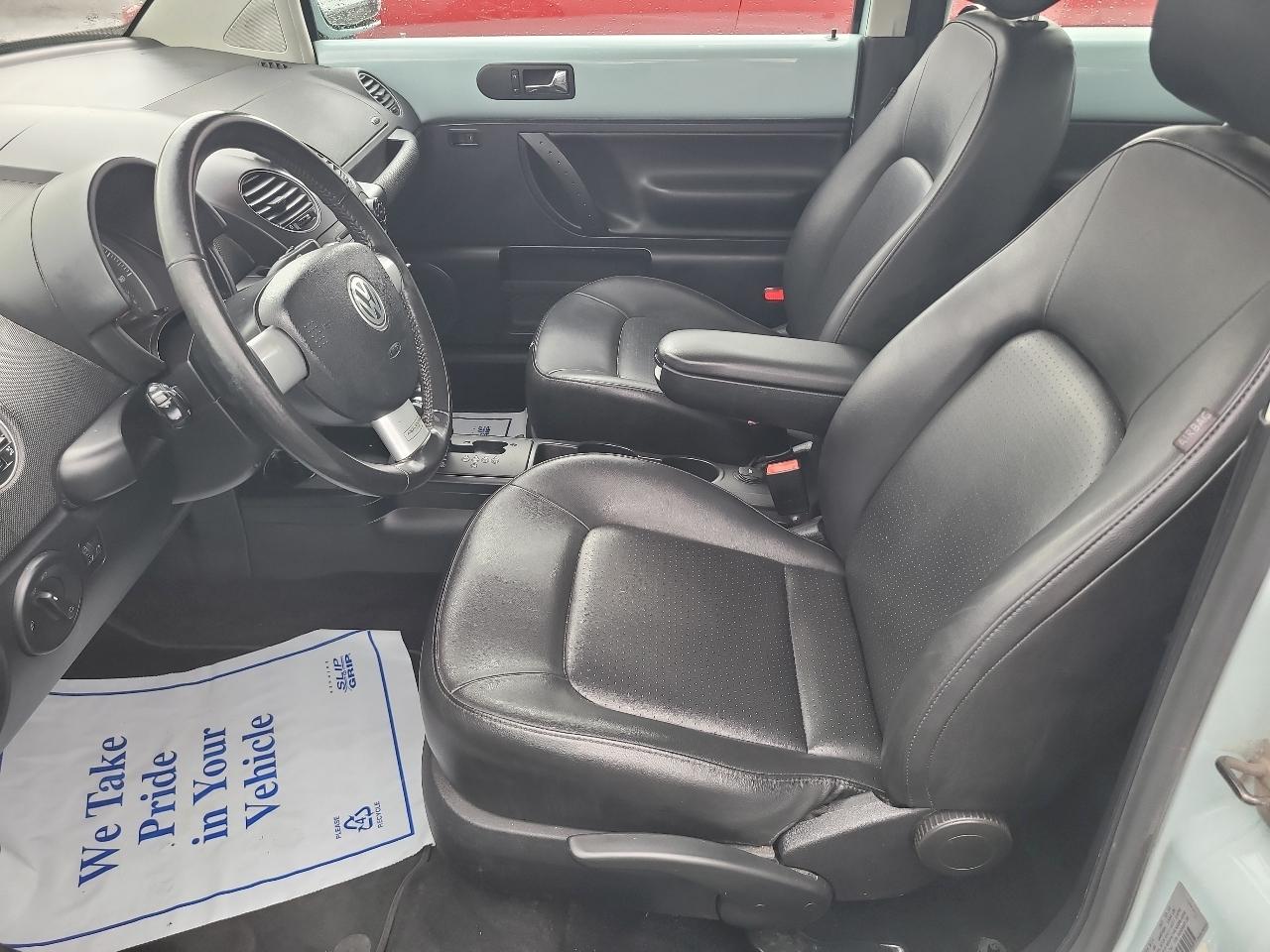 Volkswagen New Beetle 2dr Auto PZEV 2010