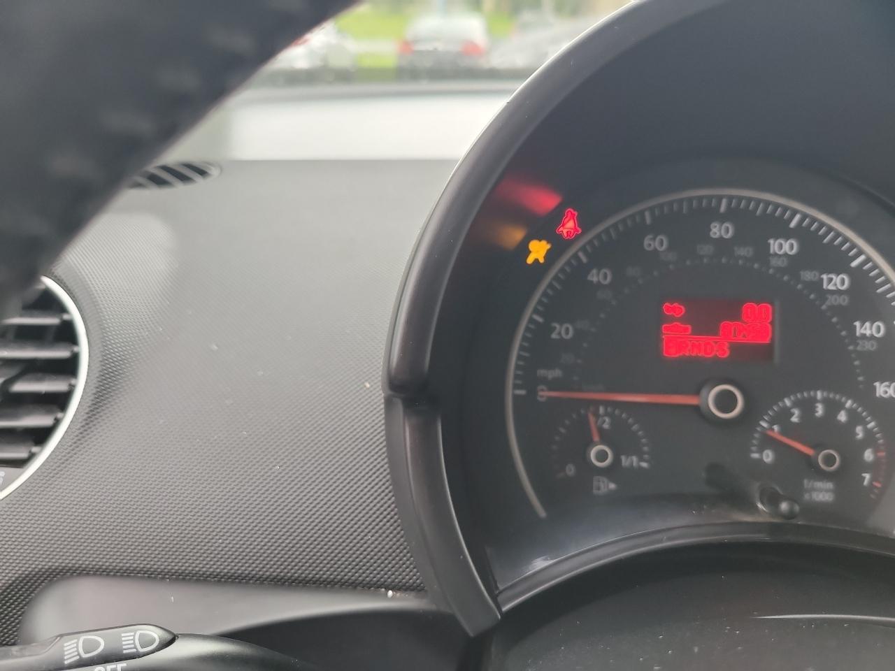 Volkswagen New Beetle 2dr Auto PZEV 2010