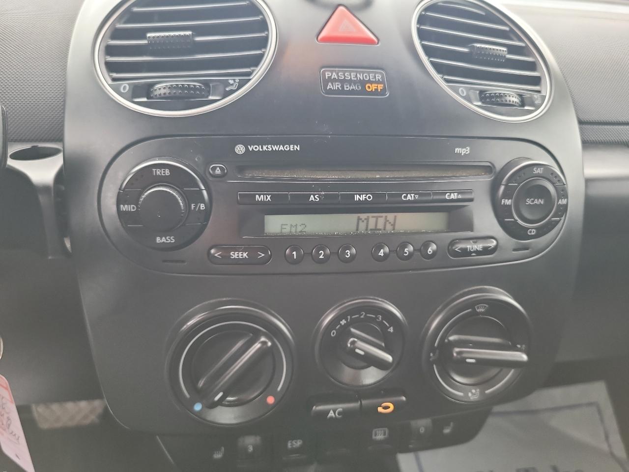 Volkswagen New Beetle 2dr Auto PZEV 2010