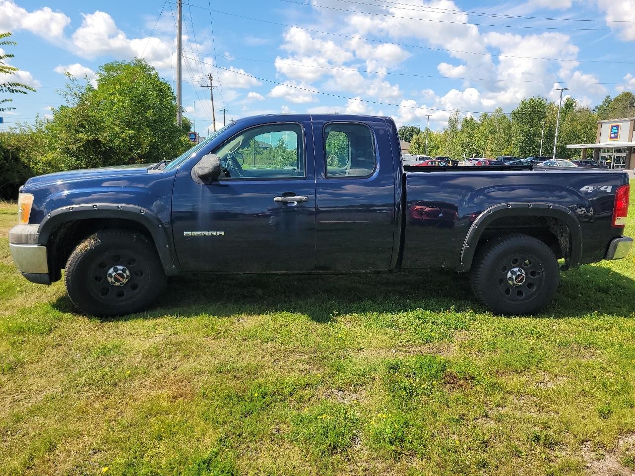 2011 Chevrolet Silverado 1500 2WD Reg Cab 133.0" Work Truck
