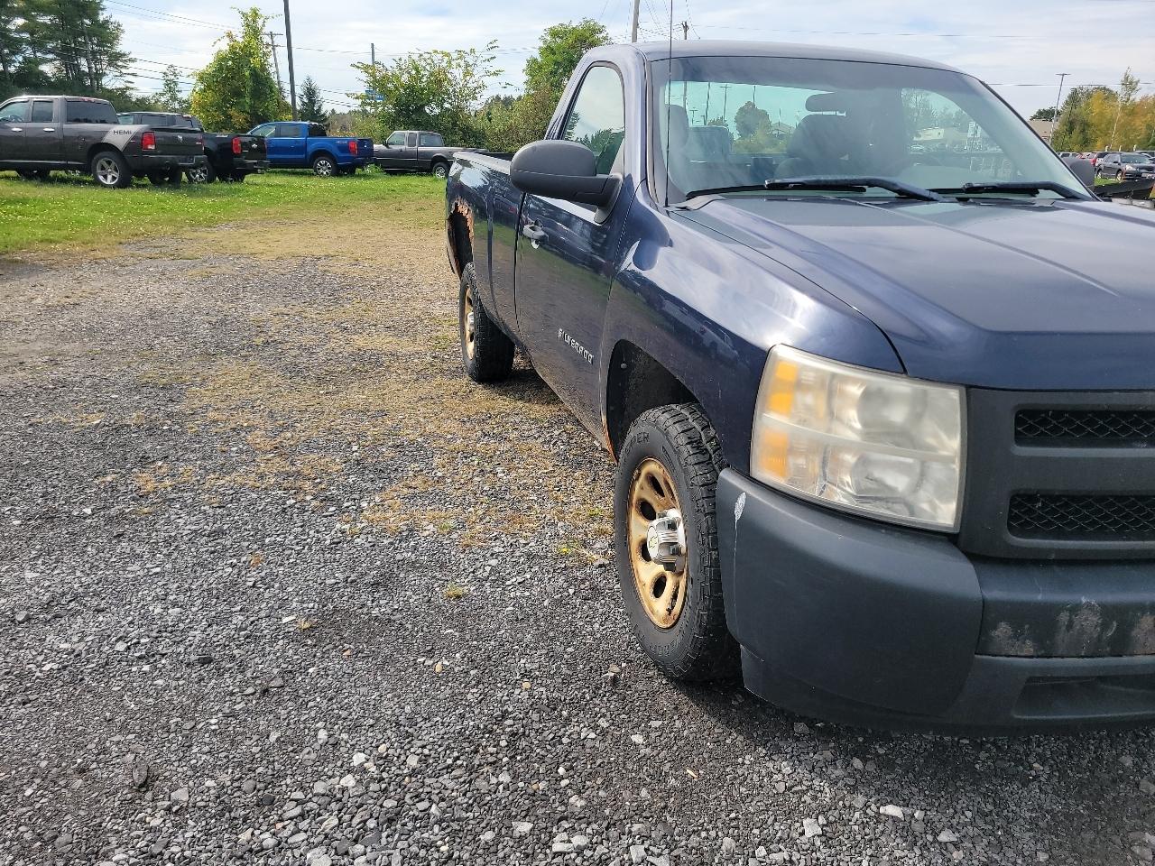 Chevrolet Silverado 1500 2WD Reg Cab 133.0" Work Truck 2011