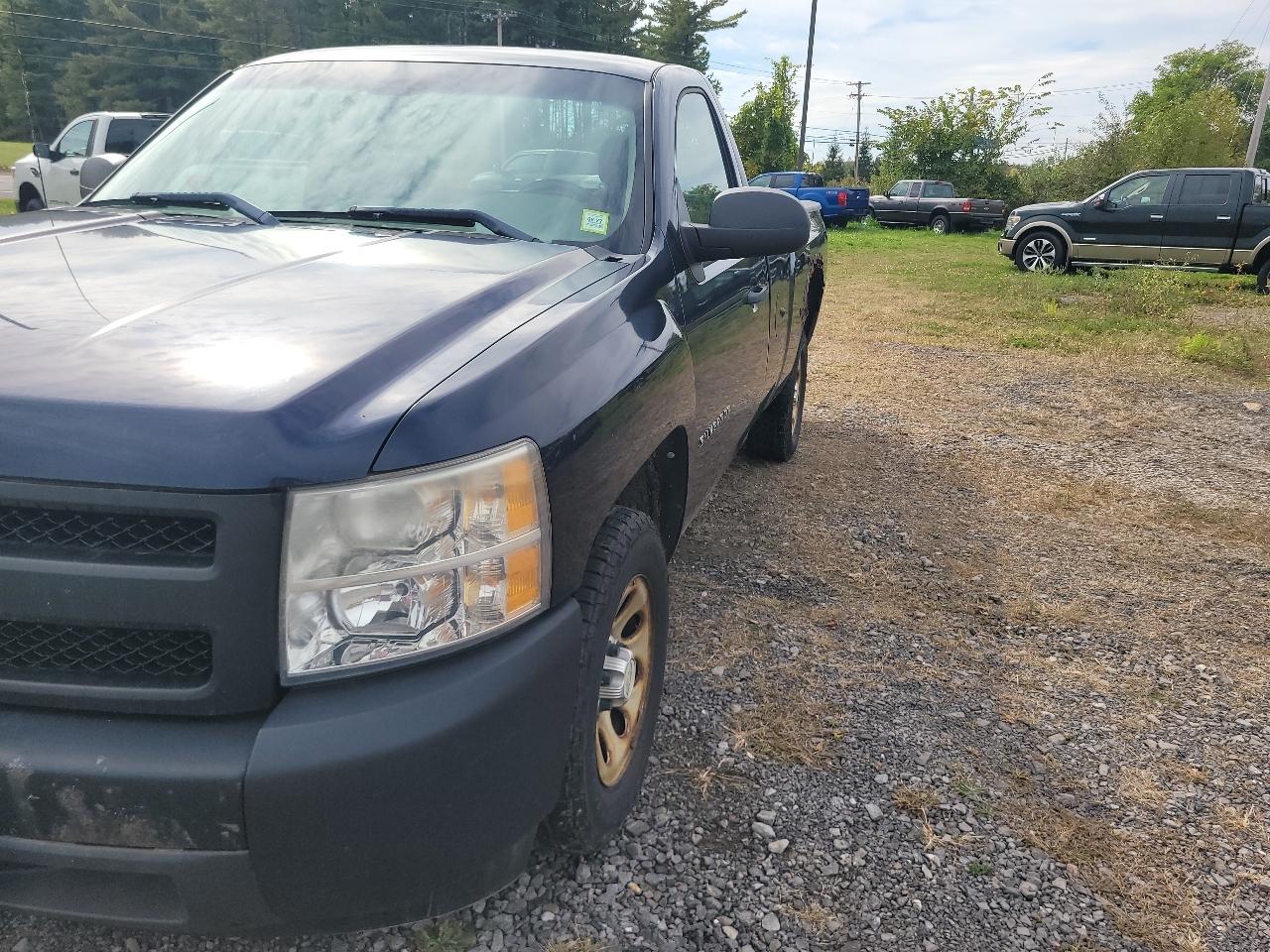 Chevrolet Silverado 1500 2WD Reg Cab 133.0" Work Truck 2011