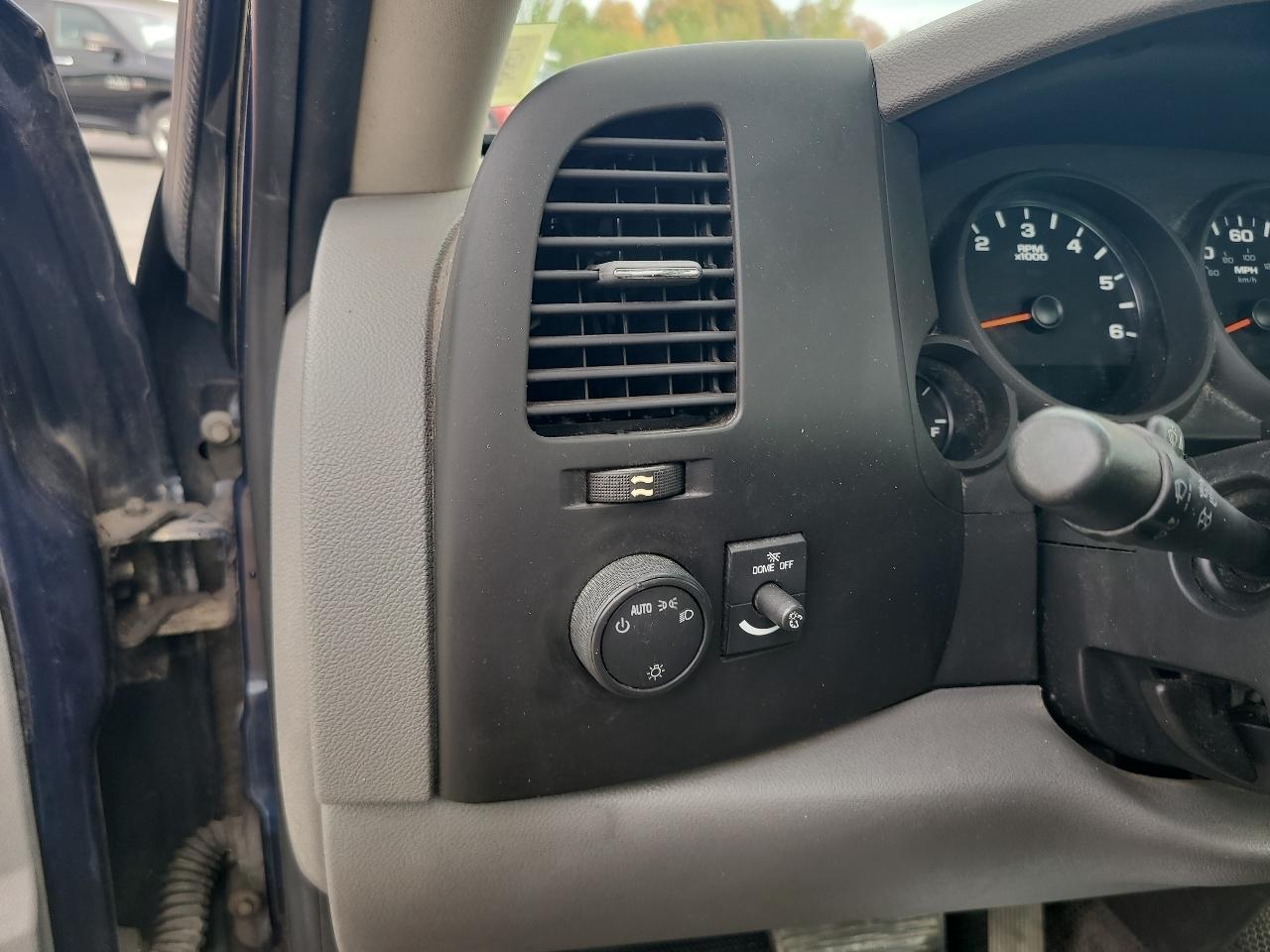 Chevrolet Silverado 1500 2WD Reg Cab 133.0" Work Truck 2011
