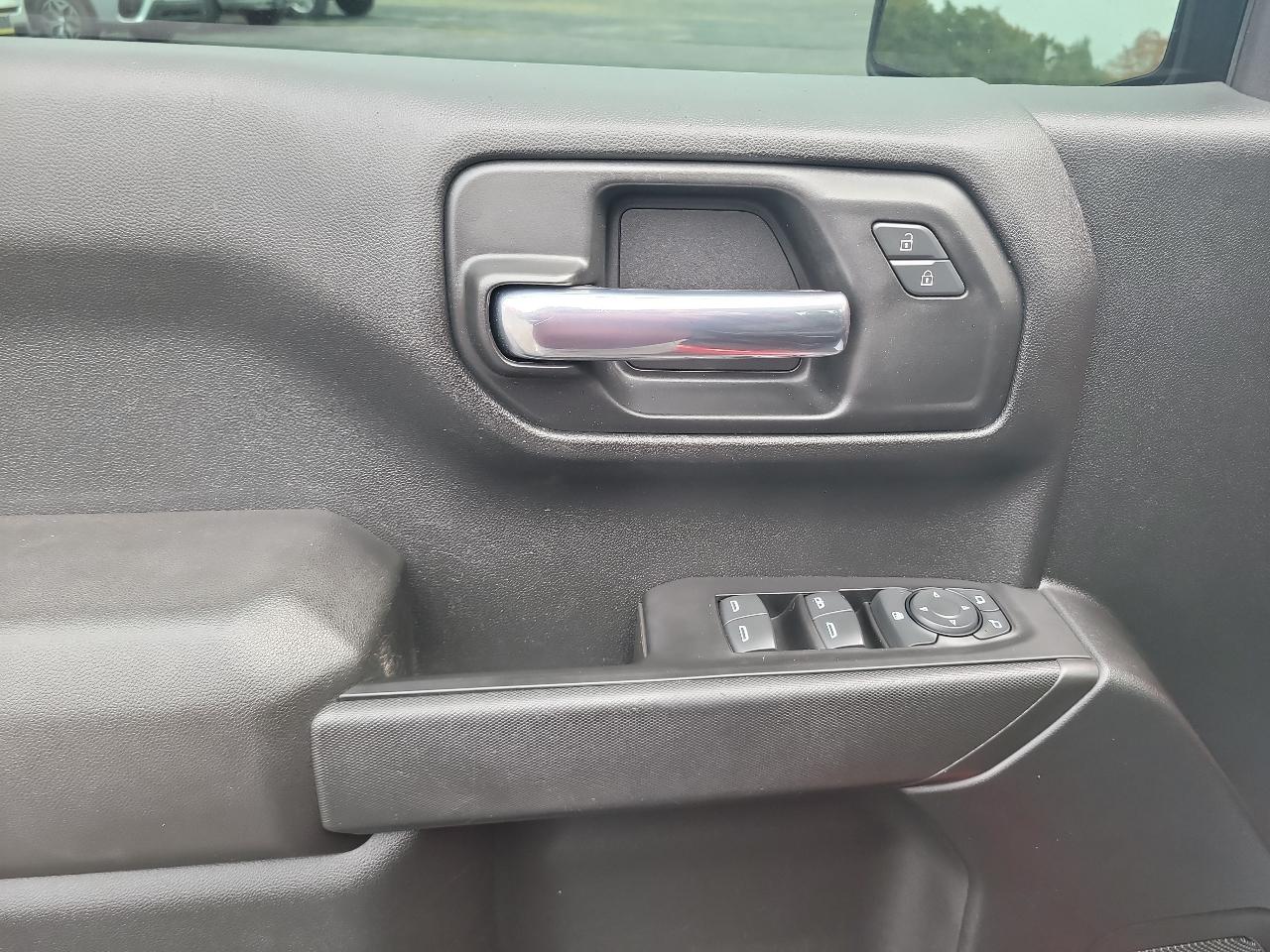 Chevrolet Silverado 1500 4WD Crew Cab 147" Custom 2020