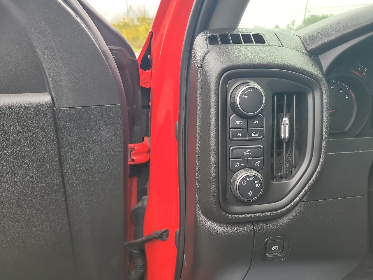 Chevrolet Silverado 1500 4WD Crew Cab 147" Custom 2020